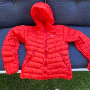 Arc’teryx women cerium lt hoody medium good condit